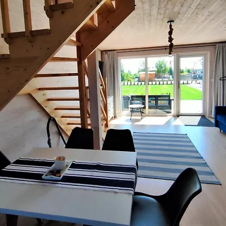Apartment Slonce I Woda Domki Caloroczne, Internet Satelitarny Starlink, Klimatyzacja, Podgrzewany Basen, Bezplatny Parking Leba