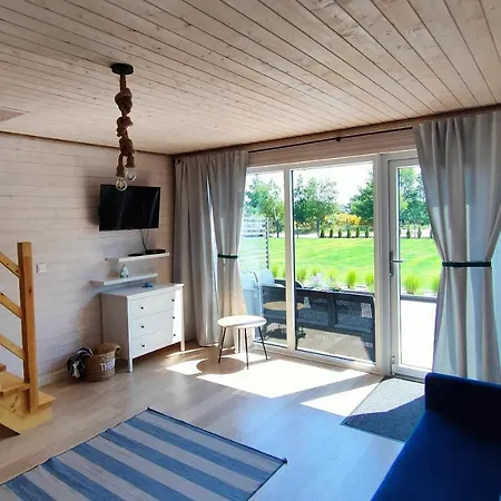 Apartment Slonce I Woda Domki Caloroczne, Internet Satelitarny Starlink, Klimatyzacja, Podgrzewany Basen, Bezplatny Parking Leba